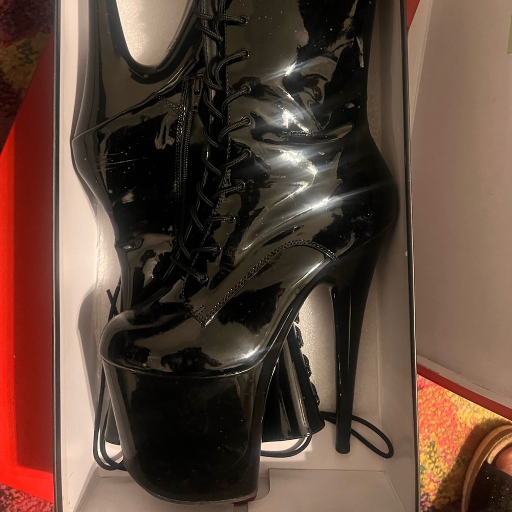 8 inch ankle boot pleasers